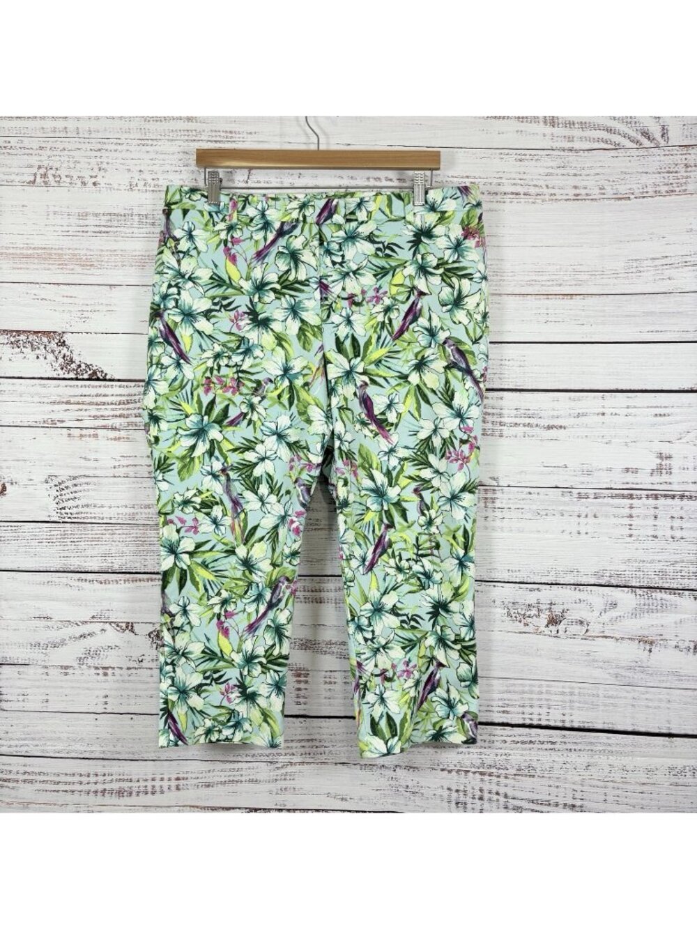 Chico’s Blue Birds Of Paradise Ultimate Fit Crop Capris